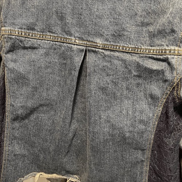 Free People Cropped Denim Jacket Lace Inset Raw Hem Medium - Picture 10 of 12